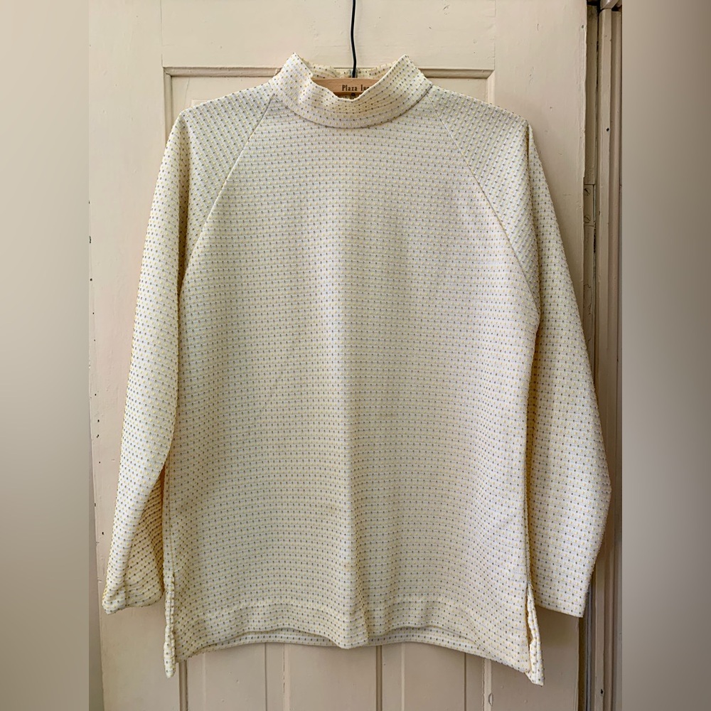Vintage 1970s mock neck long sleeved top.
